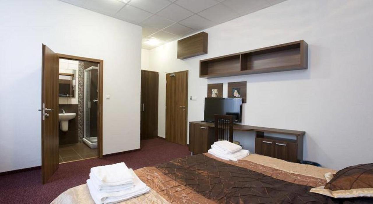 Hotel Branc, Garni Senica Bagian luar foto